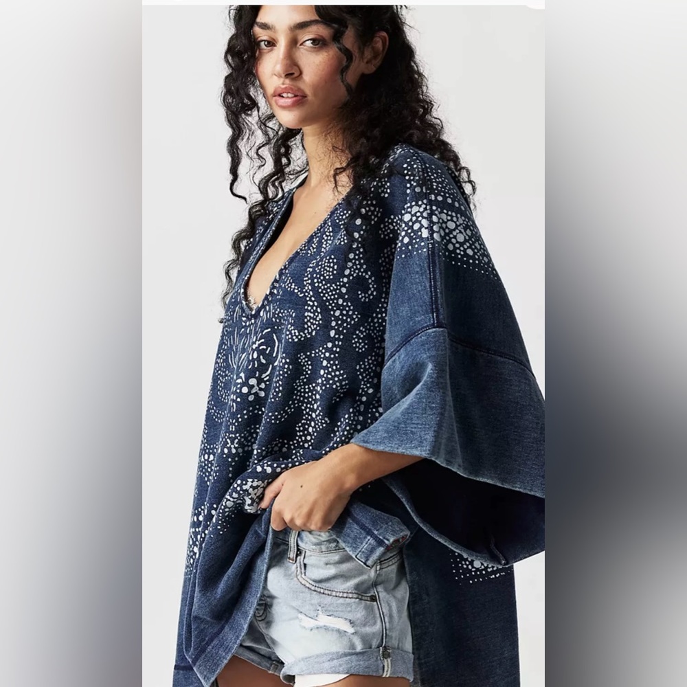 NWOT FP Free People On The Block
Poncho Denim Paisley Bandana Contrast Hem Blue - Picture 2 of 4